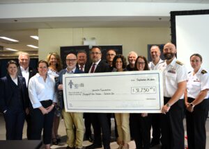 Navy Bike Ride organizers and sponsors present a $31,230 cheque to representatives from the Navalis Foundation, Support Our Troops and Soldier On. // Les organisateurs et les commanditaires du Défi-vélo de la Marine remettent un chèque de 31 230 $ aux représentants de la Fondation Navalis, d'Appuyons nos troupes et de Sans limites.