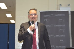 Omar Abouzaher, Regional Vice-President of BMO Financial Group, addresses the crowd during the 2025 Navy Bike Ride cheque presentation on September 24, 2025. // Omar Abouzaher, vice-président régional du groupe financier BMO, s'adresse à la foule lors de la remise du chèque du Défi-vélo de la Marine 2025, le 24 septembre 2025.